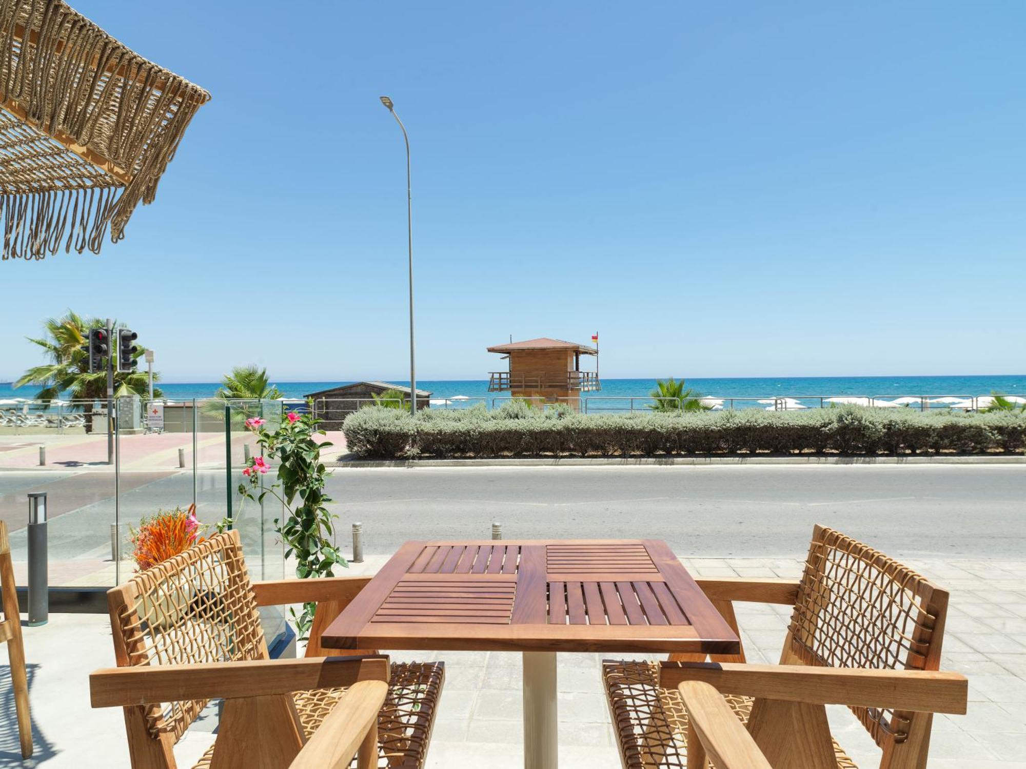 Liv Mackenzie Beach Suites Larnaca Adults Only Exteriör bild