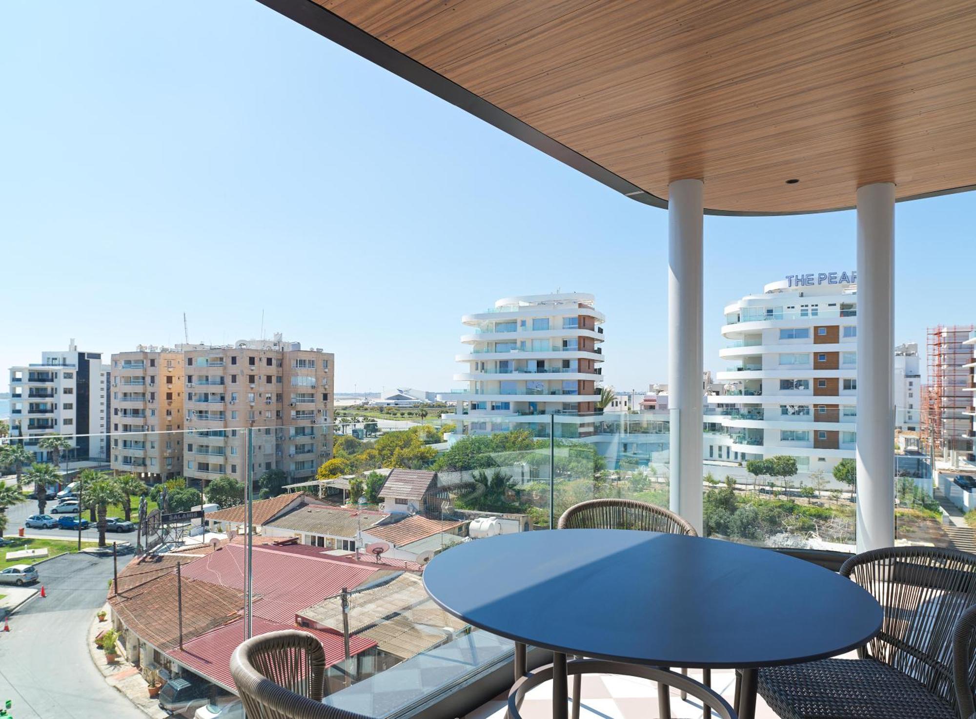 Liv Mackenzie Beach Suites Larnaca Adults Only Exteriör bild
