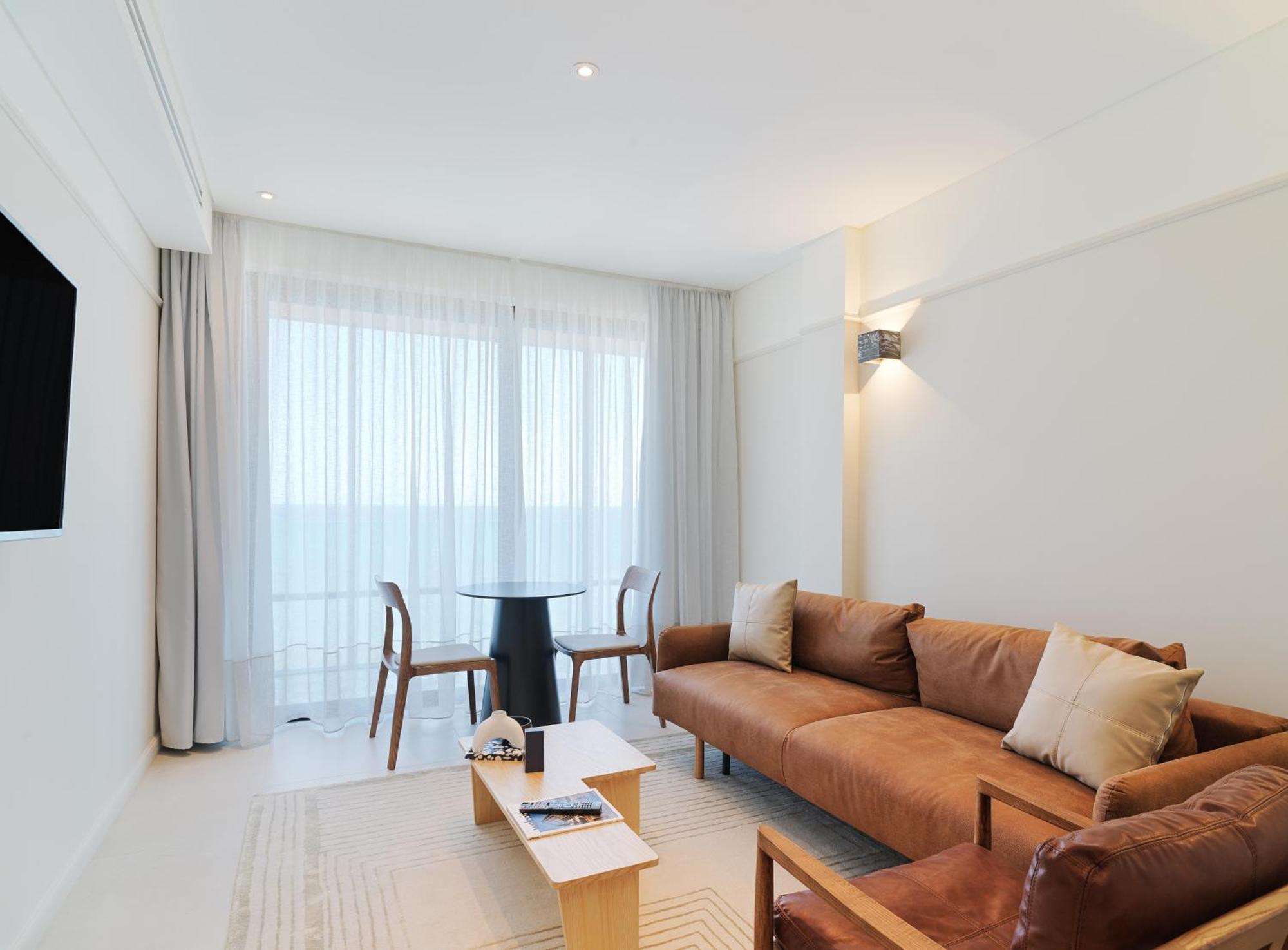 Liv Mackenzie Beach Suites Larnaca Adults Only Exteriör bild
