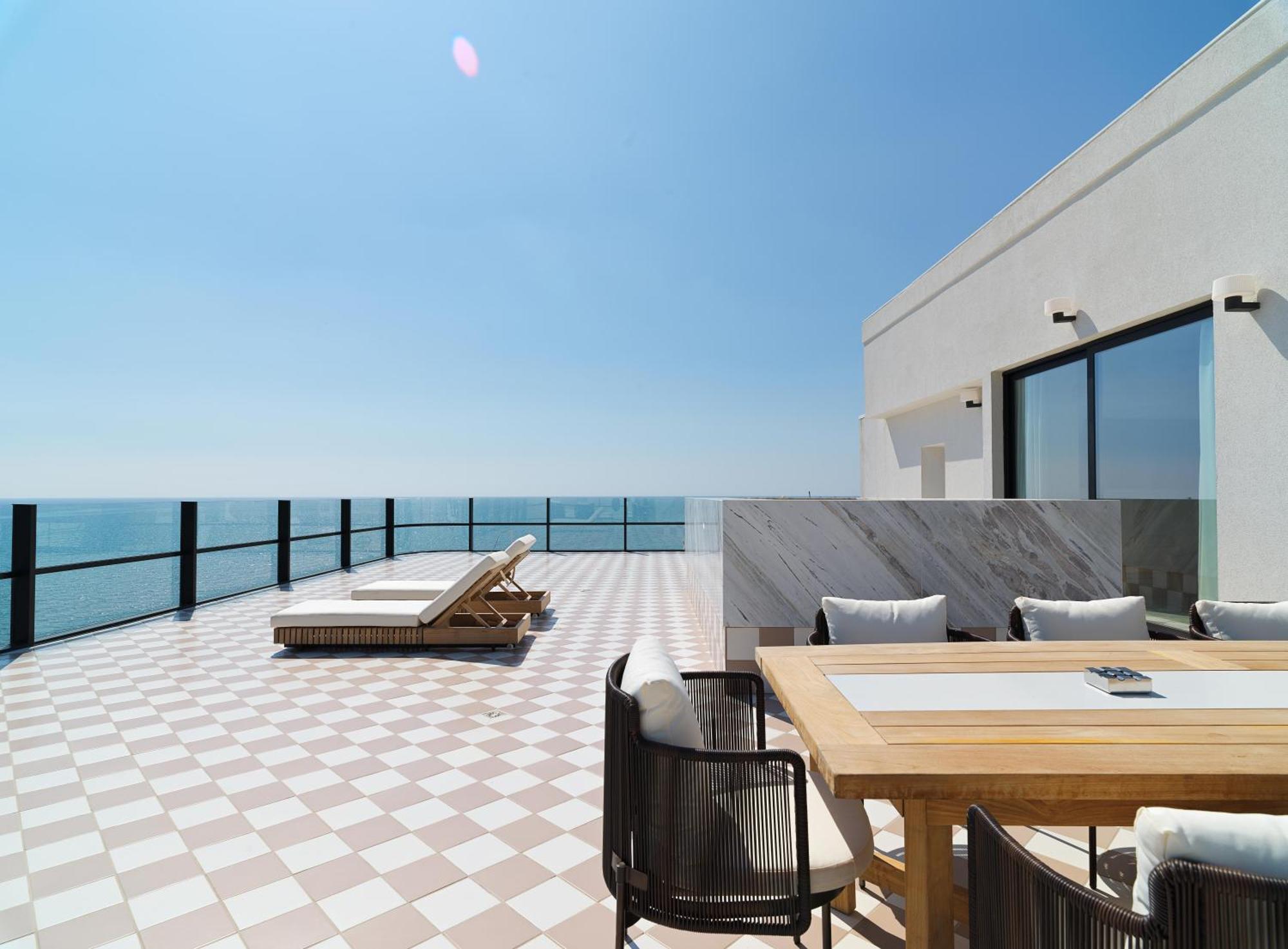 Liv Mackenzie Beach Suites Larnaca Adults Only Exteriör bild